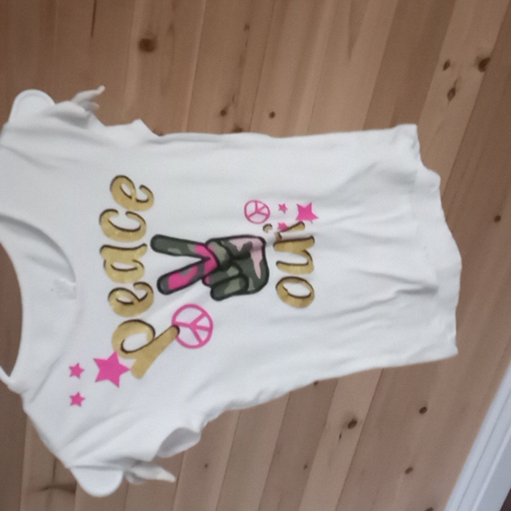 White peace out shirt size M 10/12 brand star ride